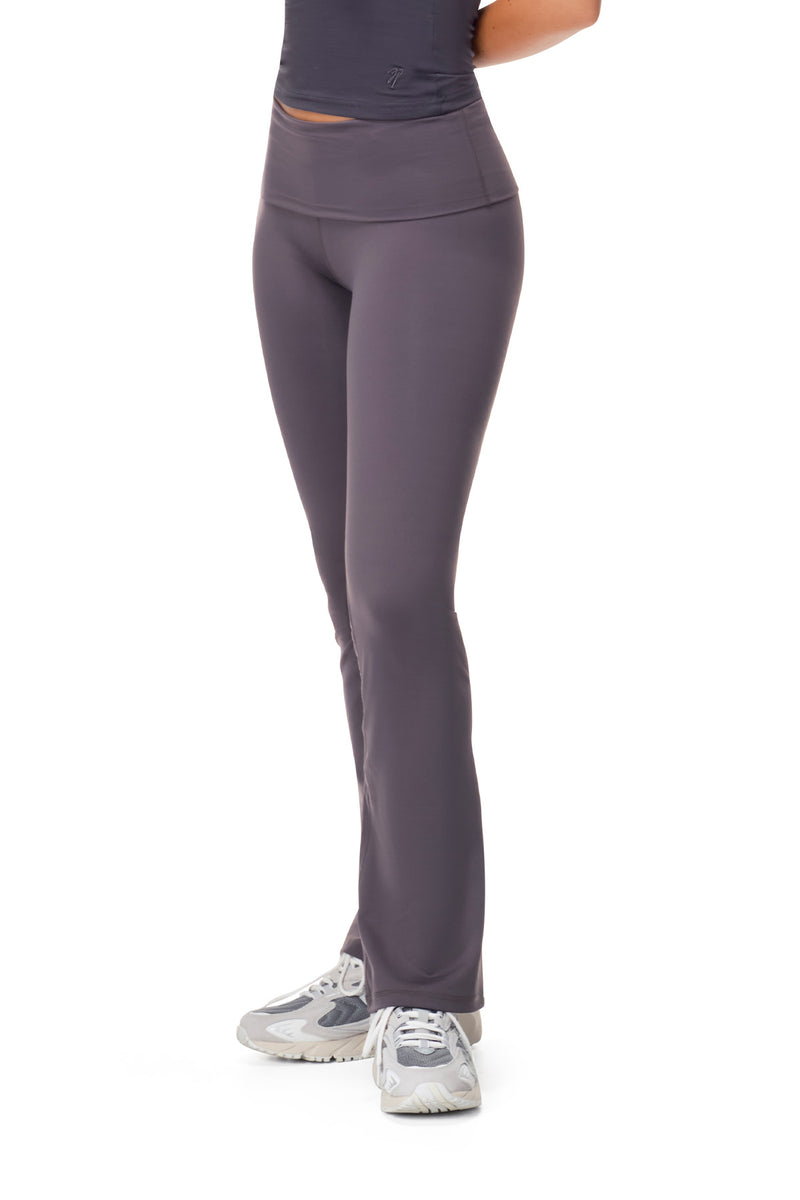 Andy – Pantalon évasé ajusté à taille à revers