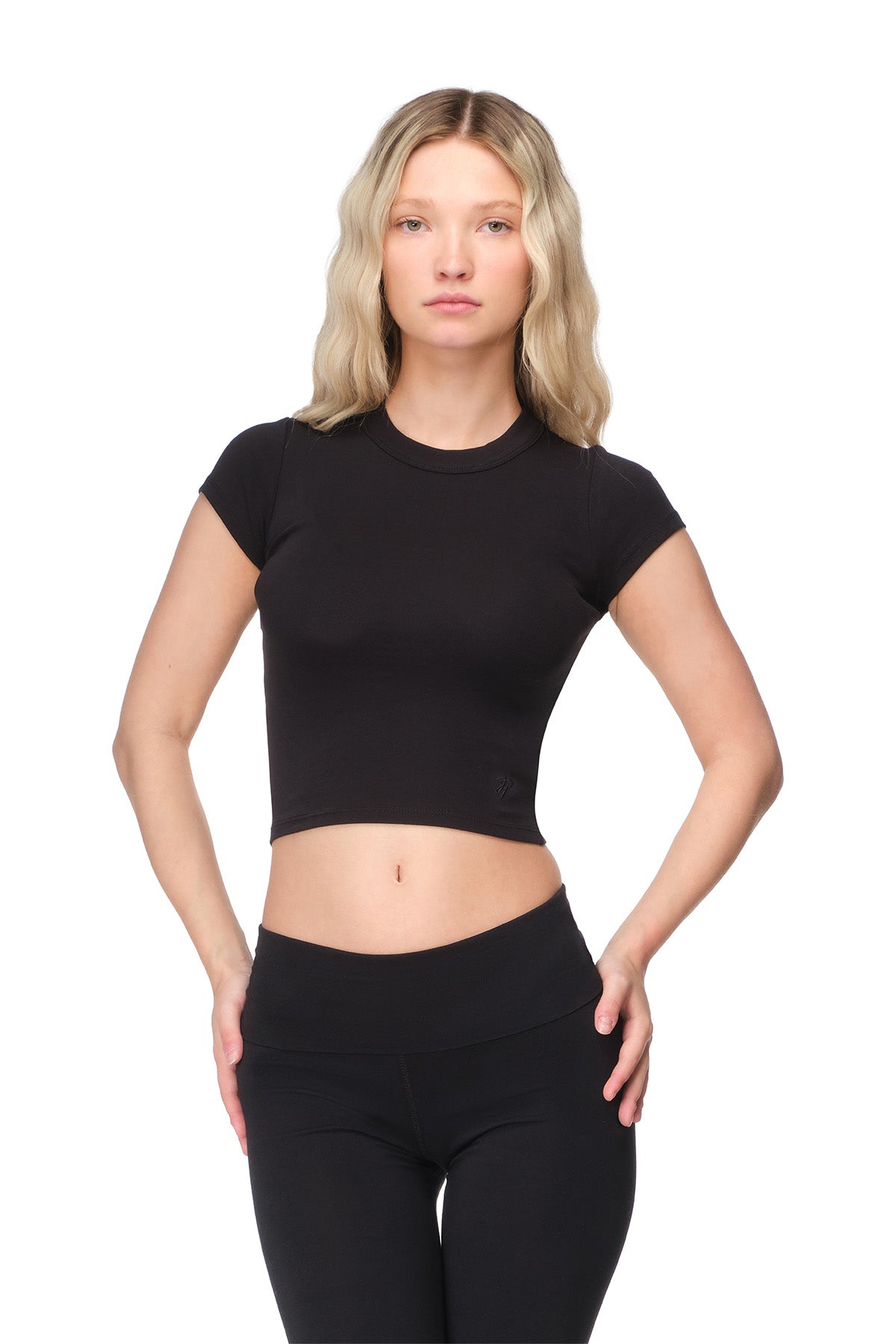 Daisy - Fitted Crew Neck Tee