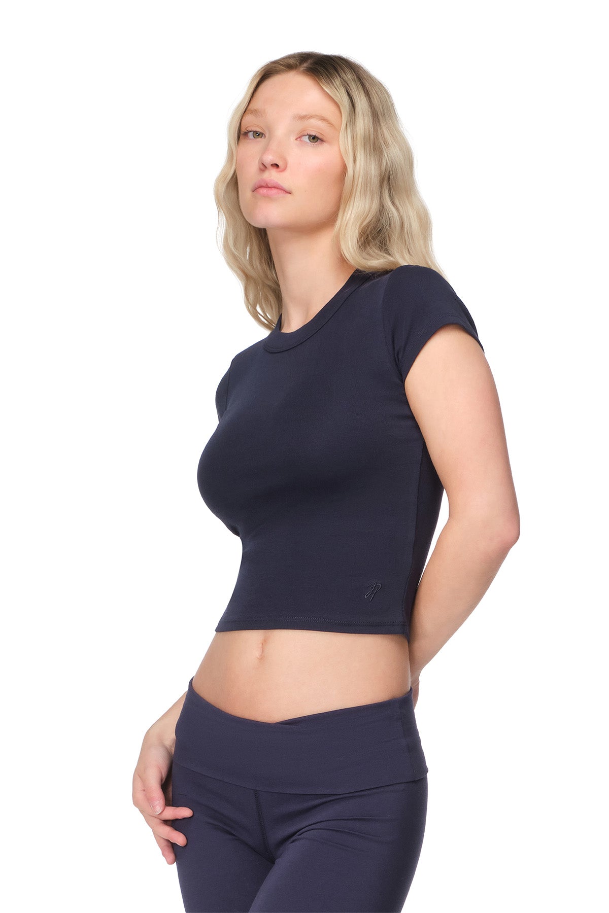 Daisy - Fitted Crew Neck Tee