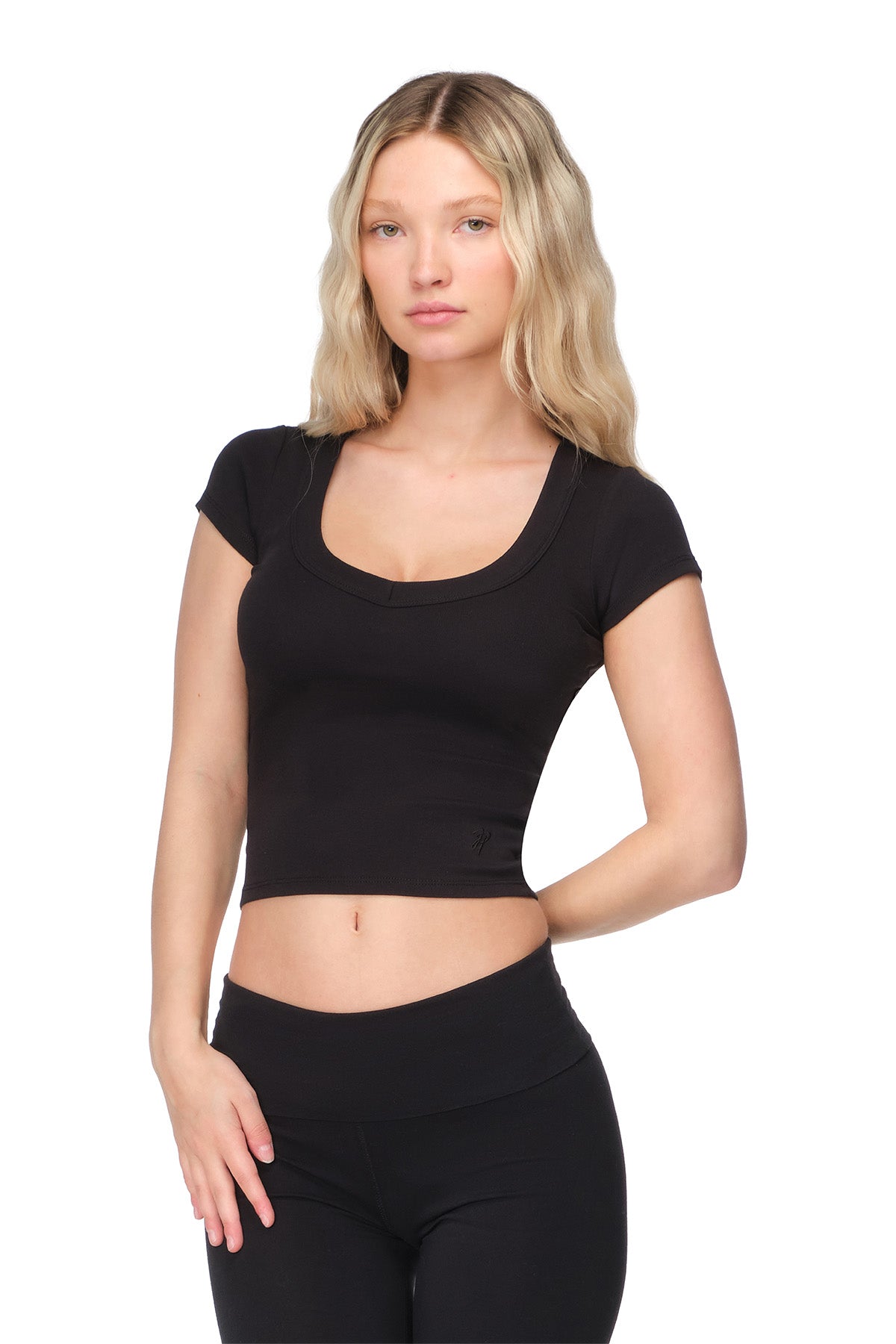 Della - Fitted V-Neck Tee