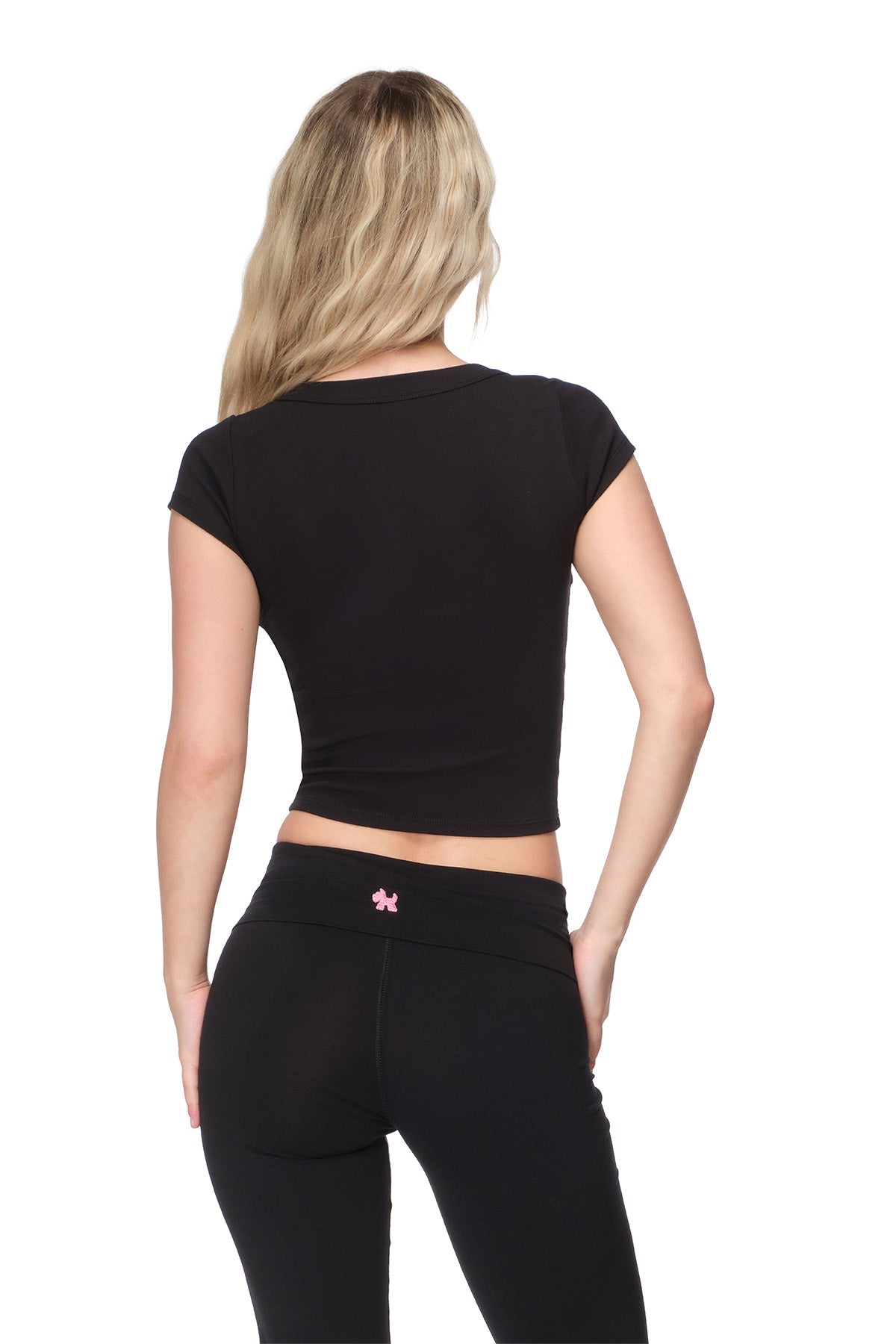 Della - Fitted V-Neck Tee