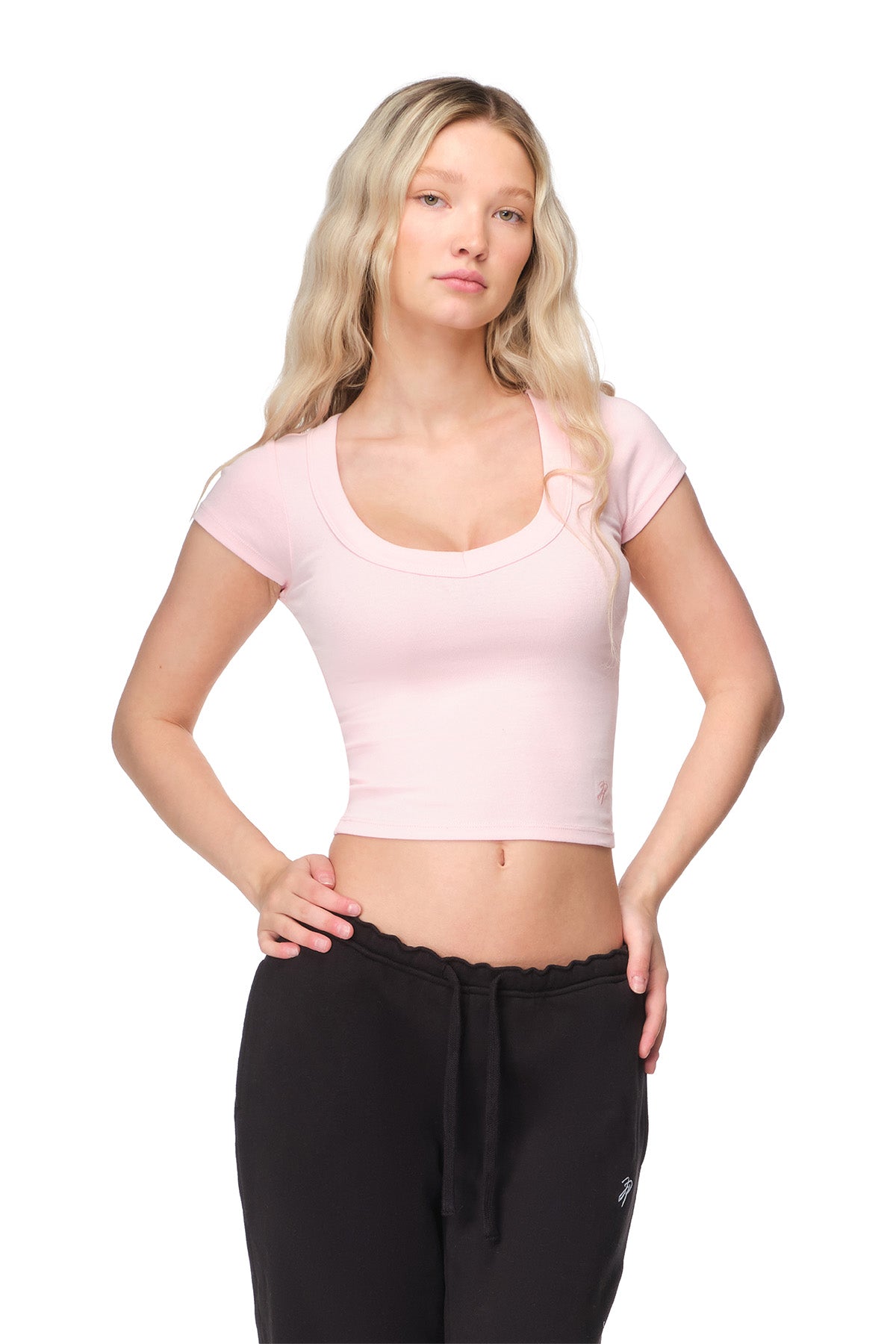 Della - Fitted V-Neck Tee