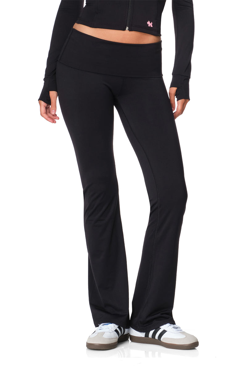 Andy – Pantalon évasé ajusté à taille à revers