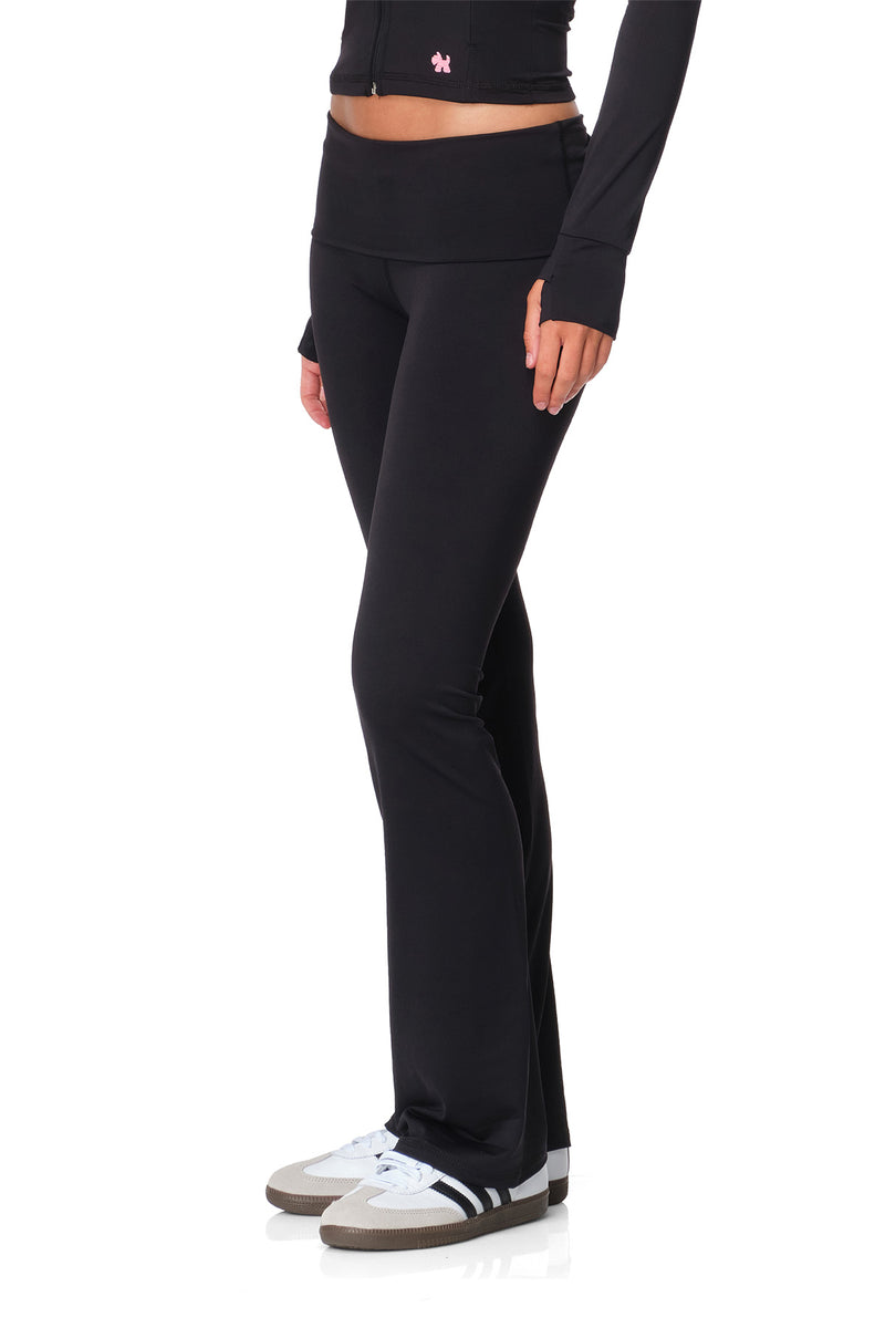 Andy – Pantalon évasé ajusté à taille à revers