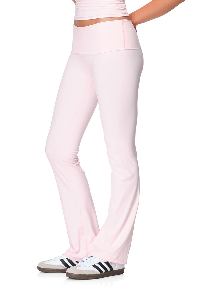 Andy – Pantalon évasé ajusté à taille à revers