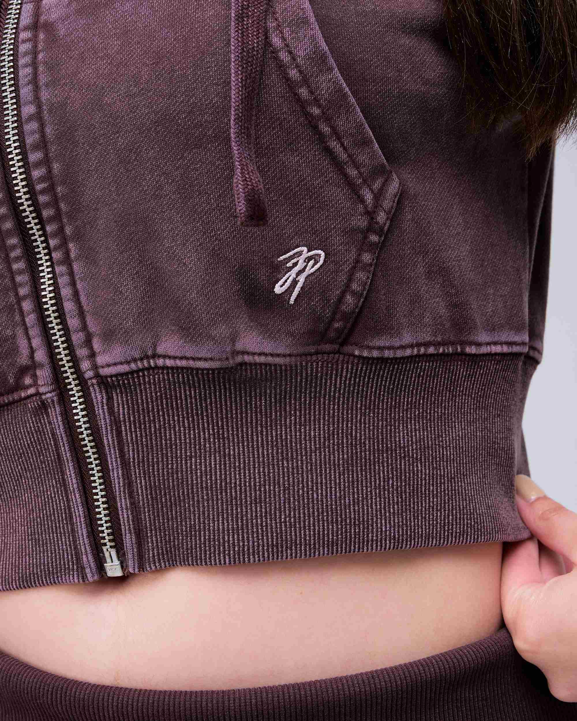 Maya – Hoodie court à fermeture éclair semi-décontracté