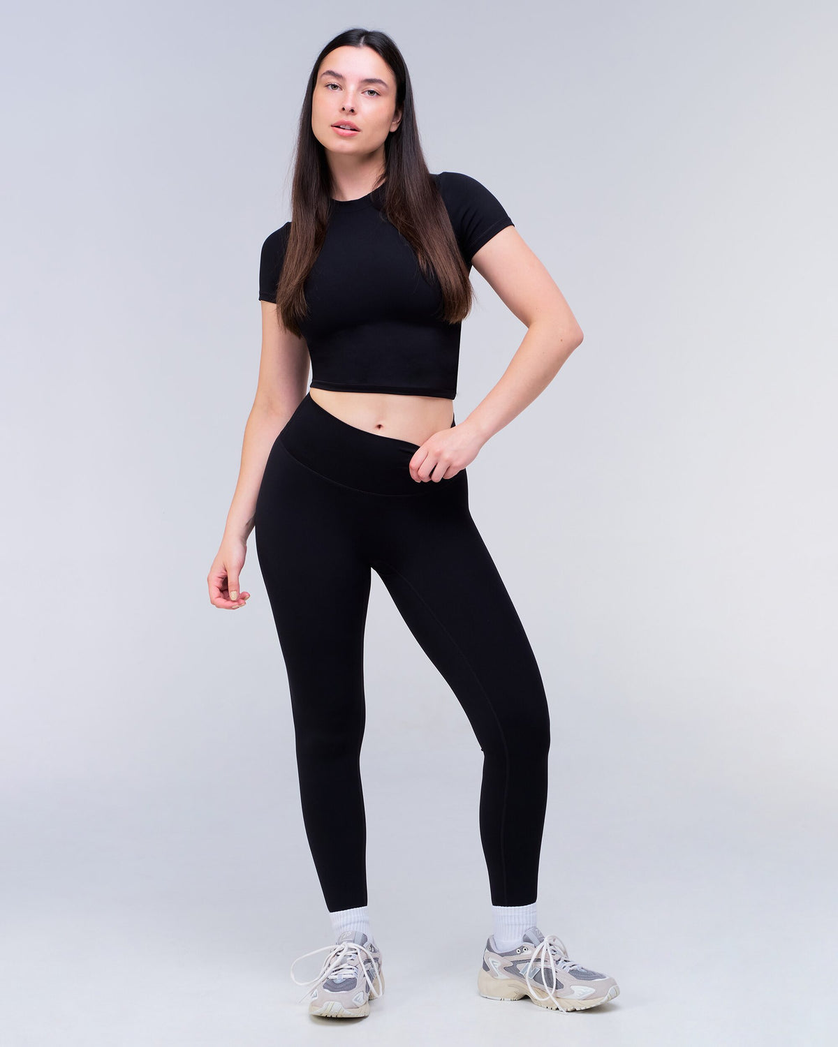 Rayne Fitted Leggings in Black - full look