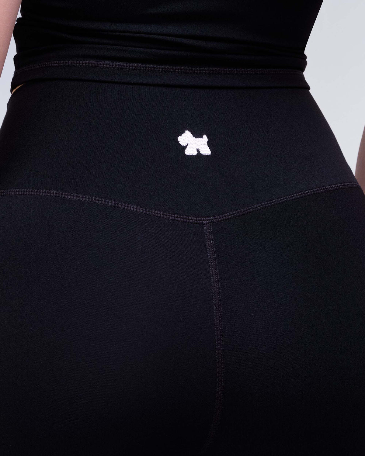 Rayne Fitted Leggings in Black - back waistband detail