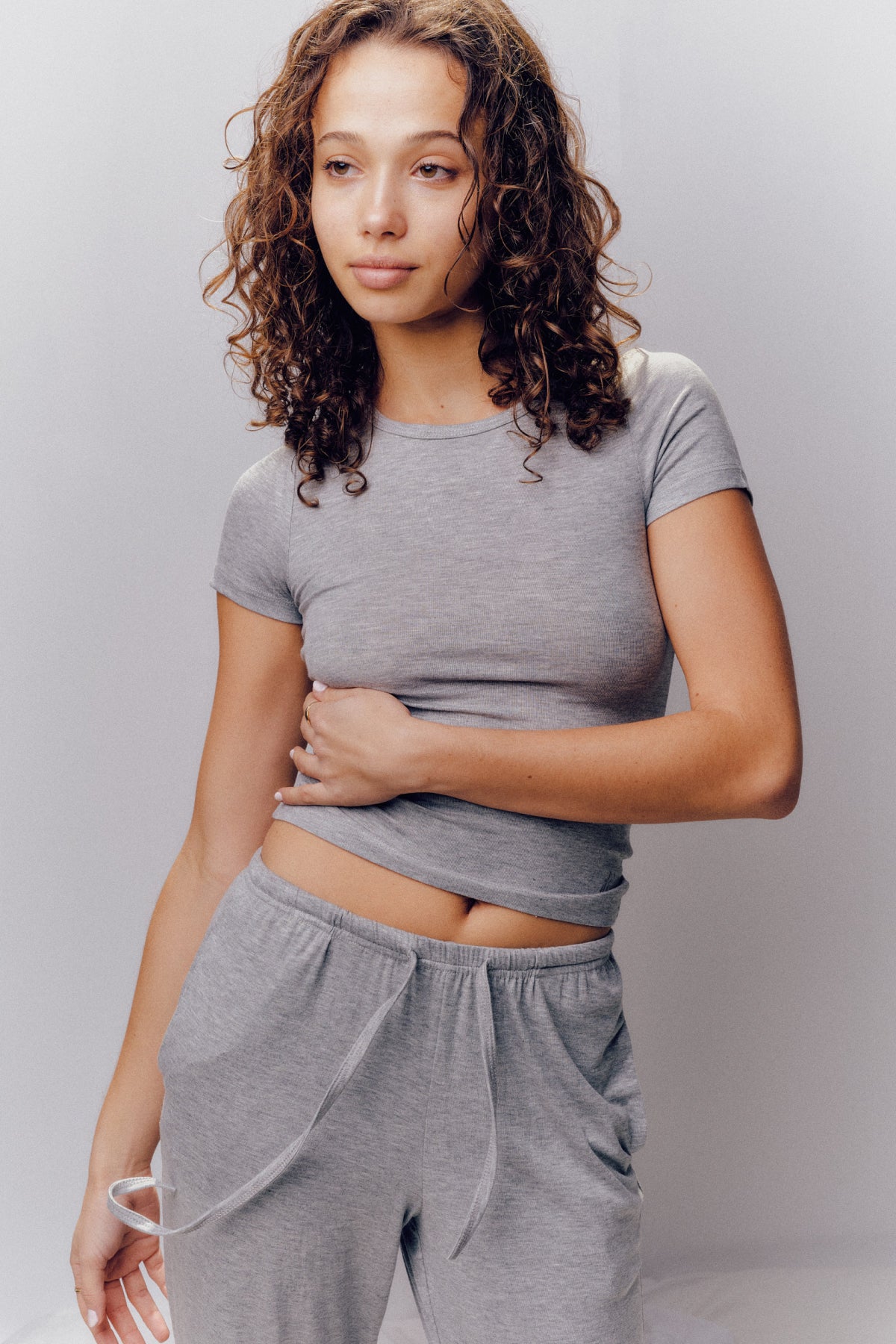 Lila - Fitted Round Neck Tee