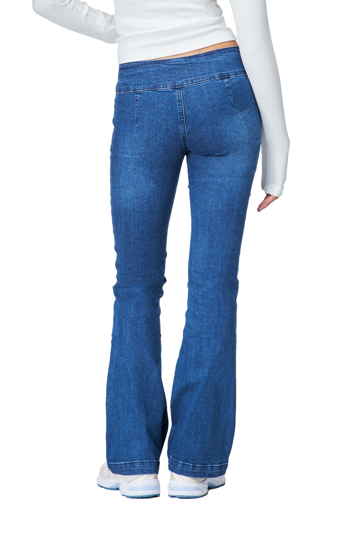 Pia - Low Rise Flared Jeans