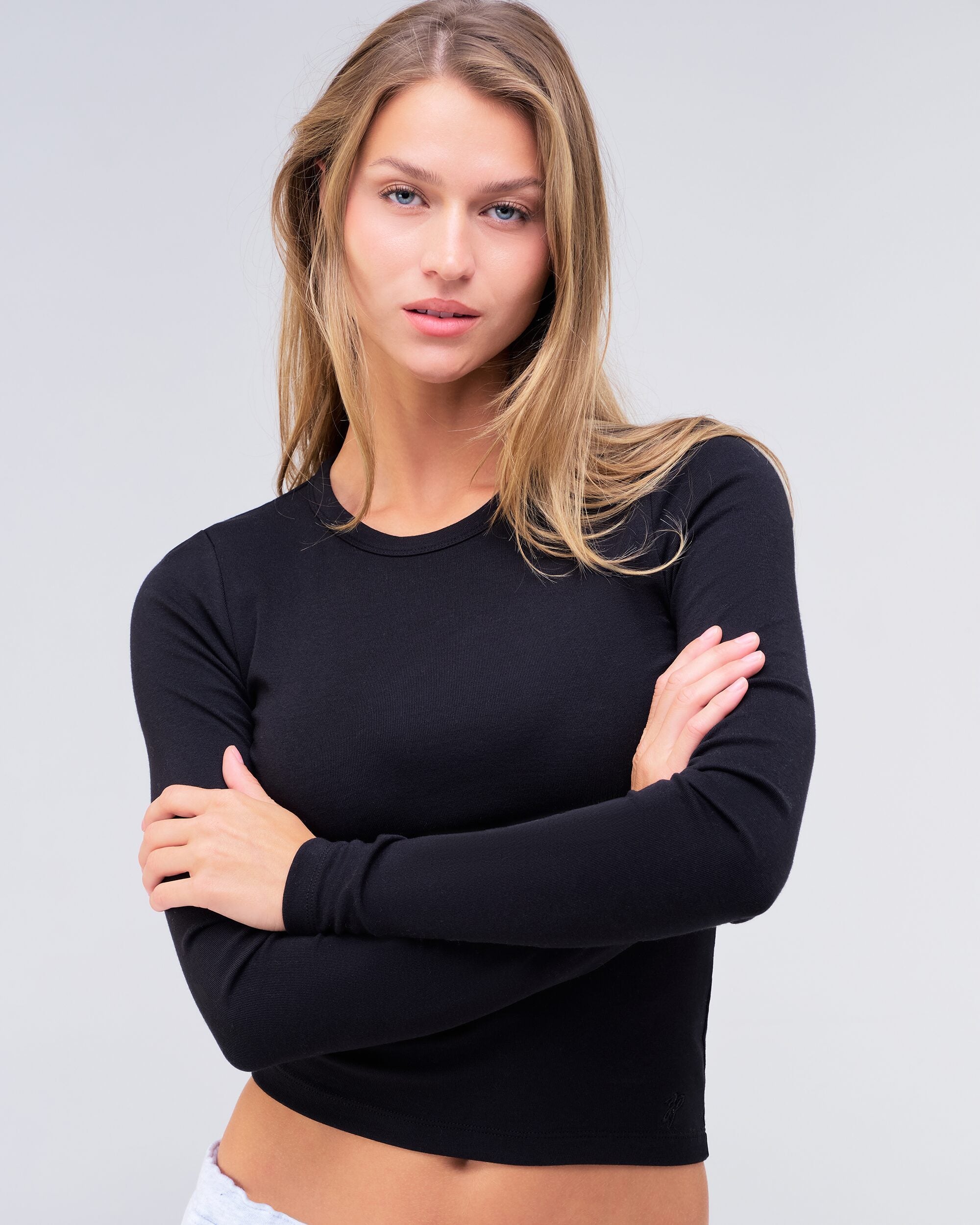 Alexa fitted crew neck long sleeve top in black, close-up of neckline and fit
