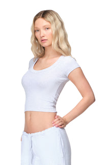 Della - Fitted V-Neck Tee