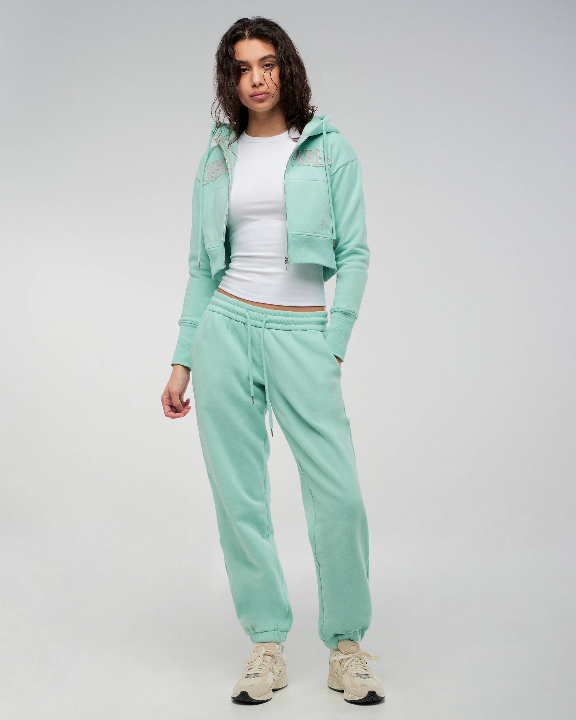 Ari - Semi-Fitted Cropped Zip-up Hoodie