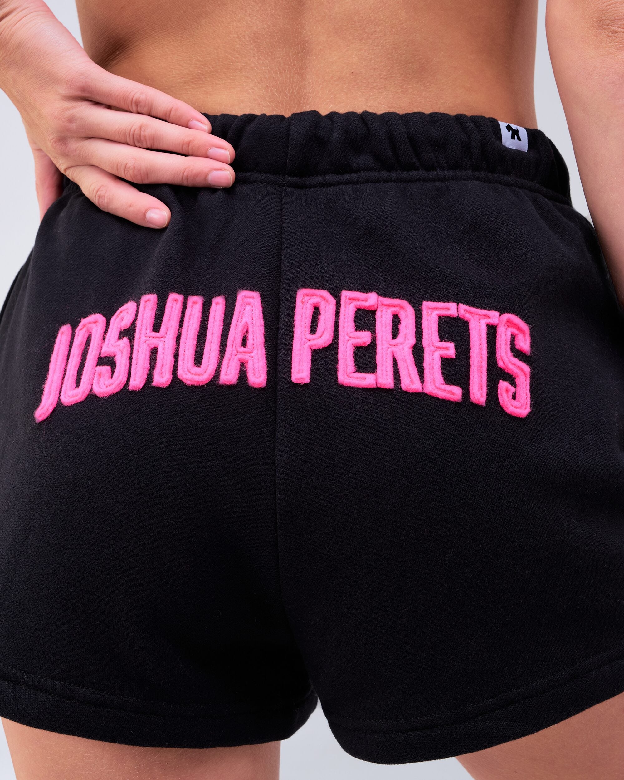 Danna relaxed sweat short in black, close-up of back logo
