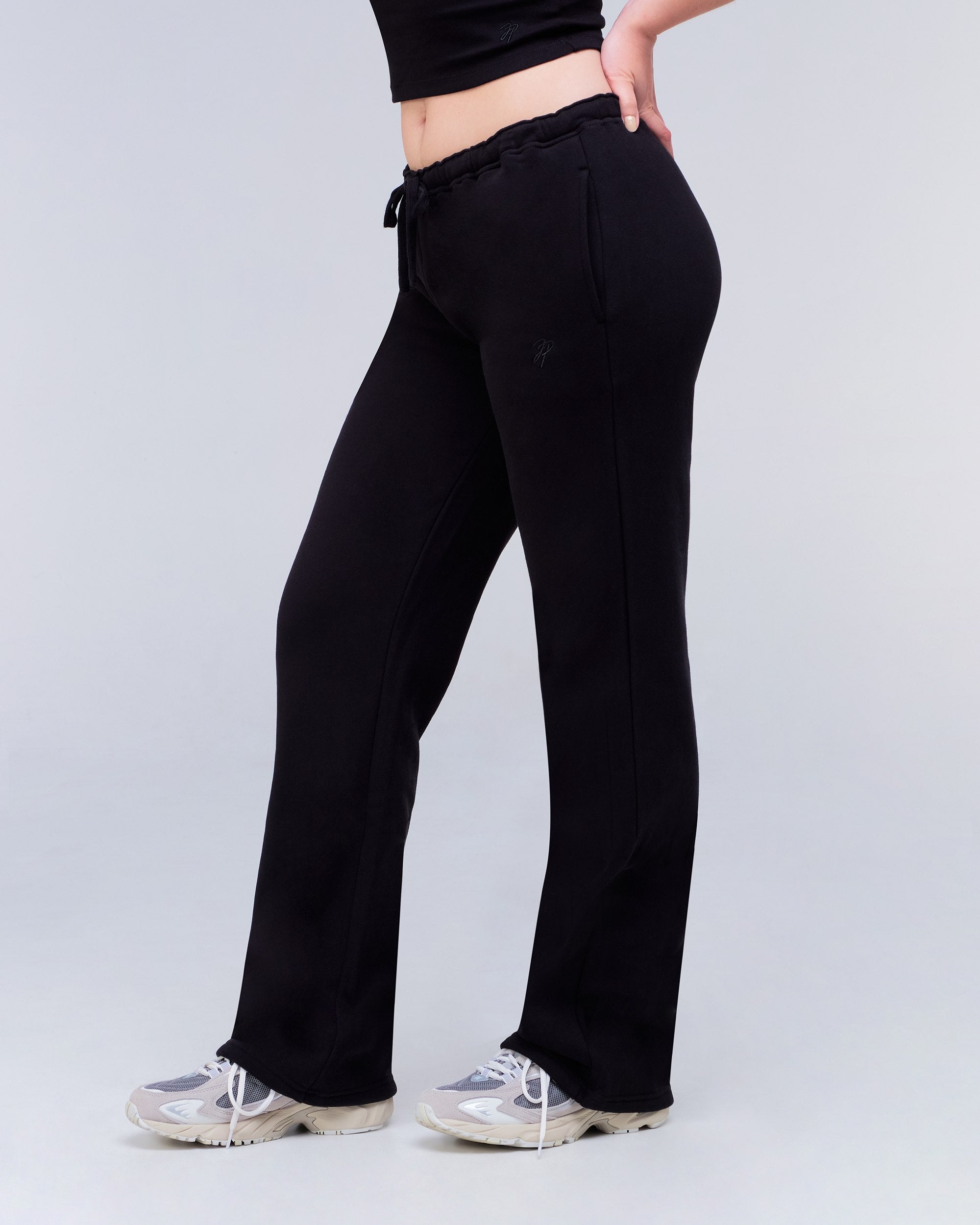 Gia - Low-Rise Relaxed Fit Flared Sweatpants