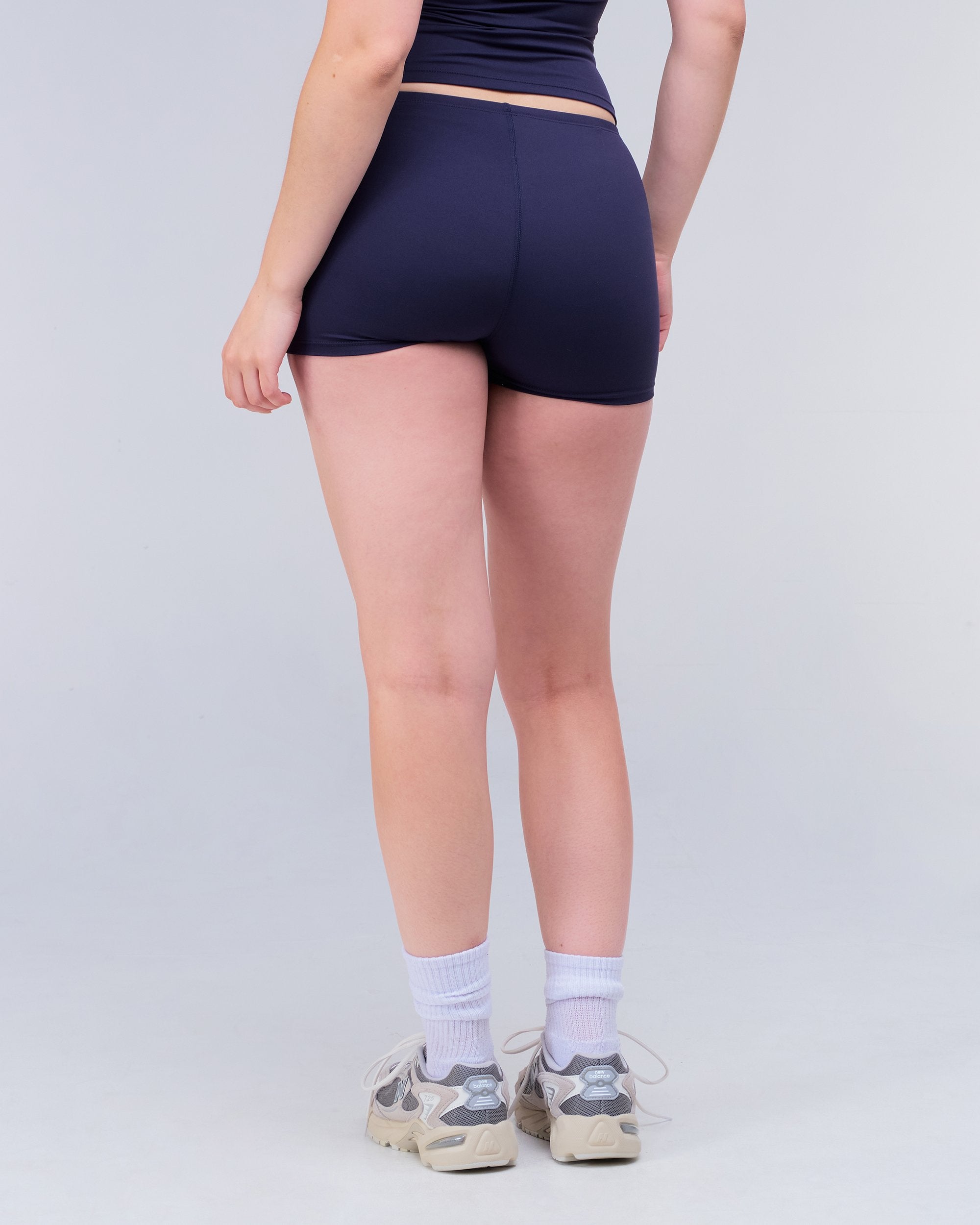 Olive - Short ajusté taille basse à cordon de serrage