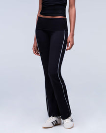 Zelda – Pantalon évasé ajusté avec taille à revers